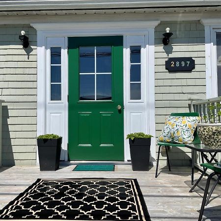 The East Wind Guesthouse Clark's Harbour Экстерьер фото