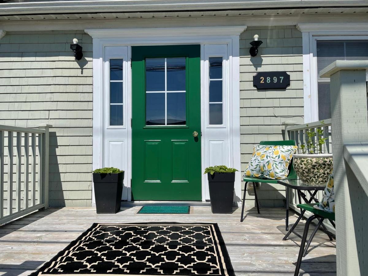 The East Wind Guesthouse Clark's Harbour Экстерьер фото