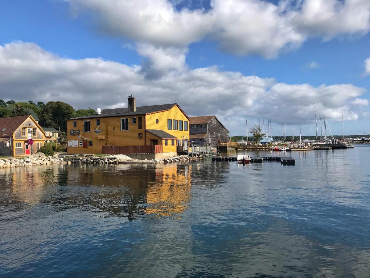 The East Wind Guesthouse Clark's Harbour Экстерьер фото